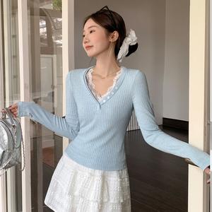 A sexy, figure-hugging top; women's T-shirt with lace trim, a faux two-piece knit design; white long-sleeved V-neck T-shirt; 2025 early autumn new style, button-down, slim-fitting, exquisitely beautiful top. 3473 Womenswear Longsleeve Vneck