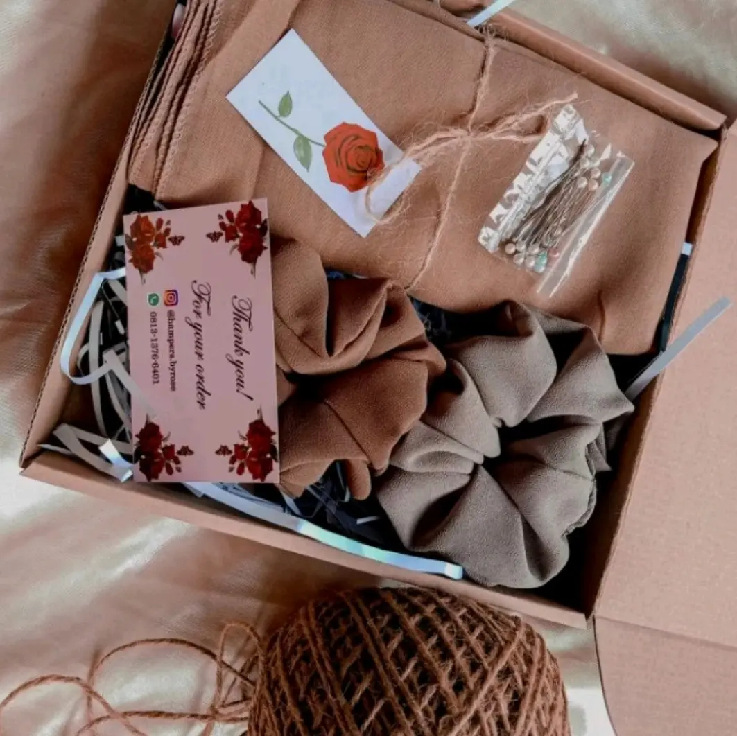 Hampers Hijab I Happy Birthday, Wisuda, Anniversary, dll