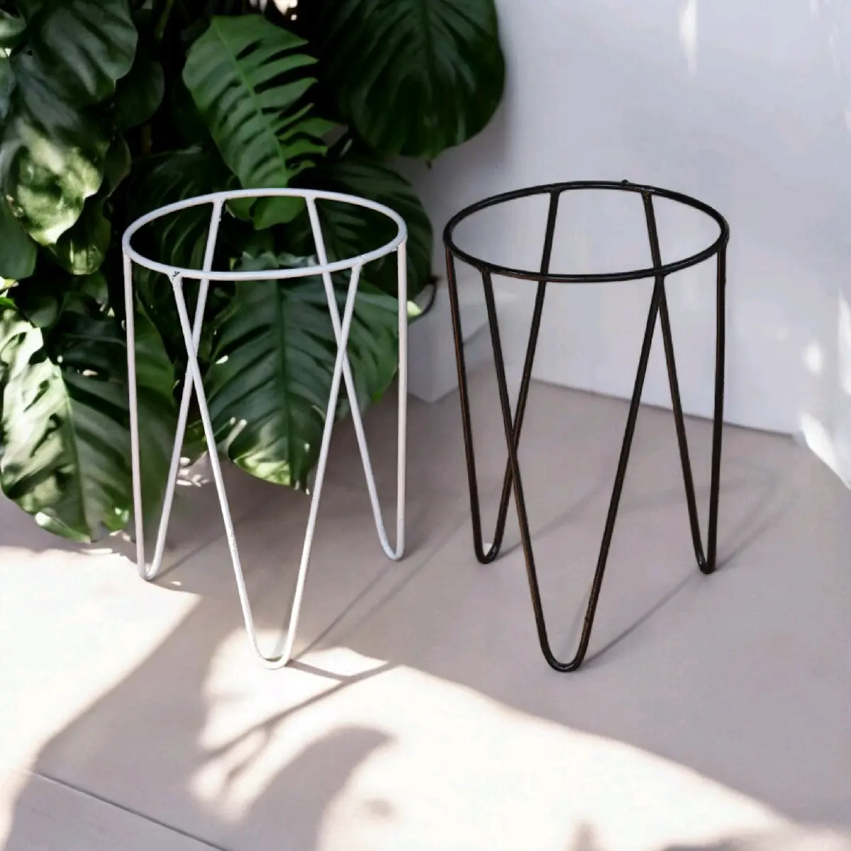 Standing Pot Bunga Minimalis  / Tempat Tanaman Bahan Besi Bulat Diameter 18cm Tinggi 30cm