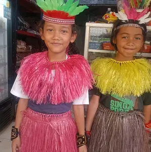Kalung Rumbai Rafia Warna Warni untuk Acara Tari Adat dan Pentas Seni Karnaval
