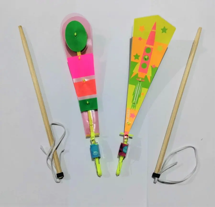 Mainan Tradisional Kunang LED / Mainan Jepret Baling Baling Lontar Helikopter / Mainan Lempar Terbang Kunang Kunang Nyala Kelap-Kelip