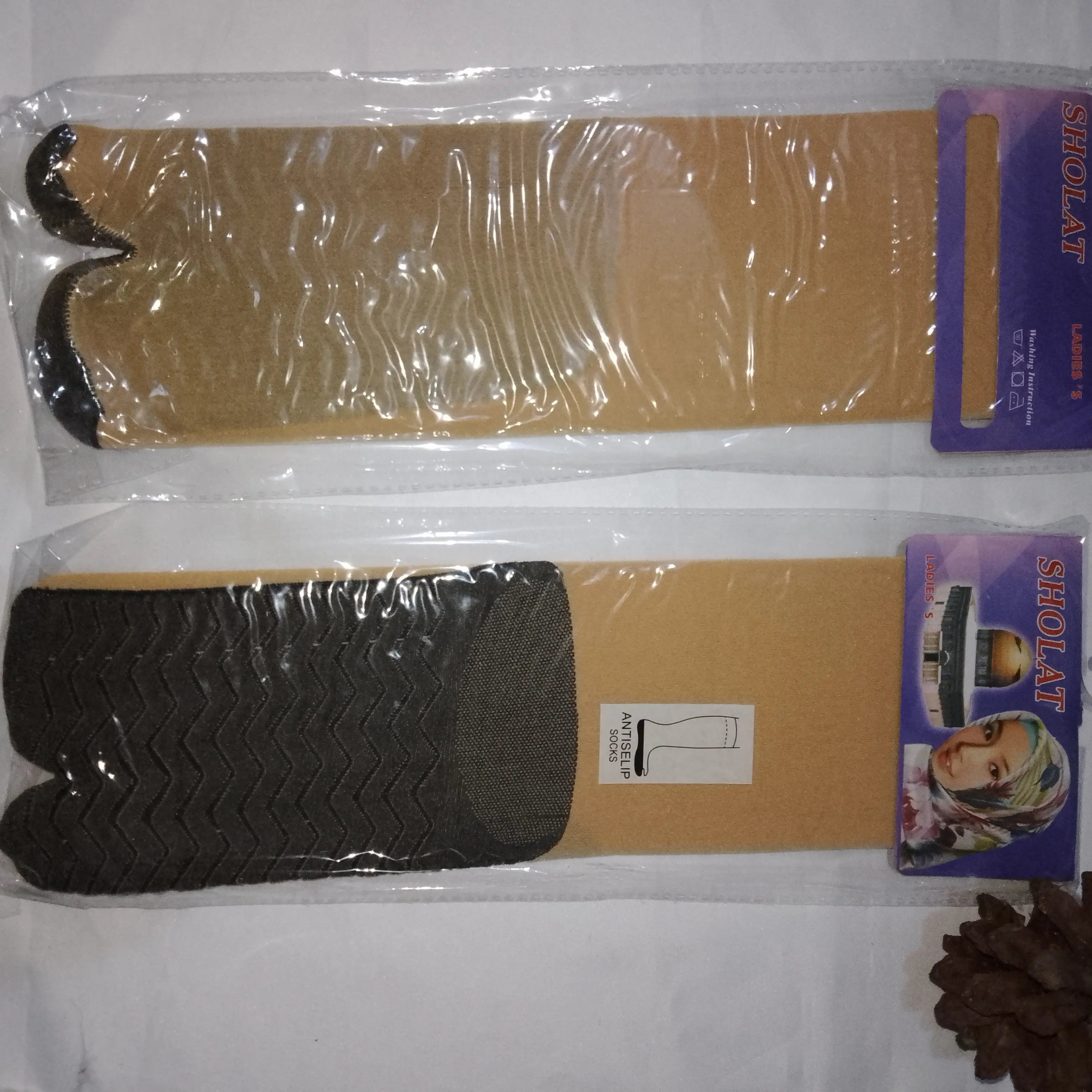 Stocking warna kulit bawahnya hitam