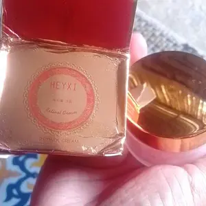 【BPOM】【HEYXl】【Kemasan Lama dan Baru akan dikirim acak 】Retinol Cream/Glowing Cream Tone up Cream/Makeup isolation Cream /Mencerahkanwarna kulit【30g】Penggunaan siang hari/Mencerahkan kulit wajah