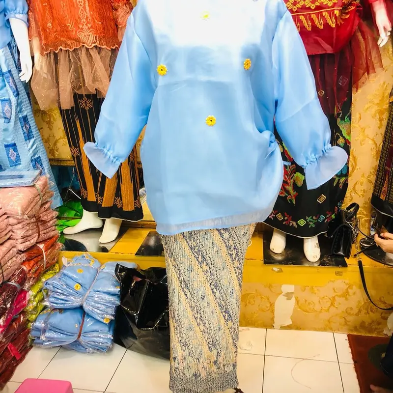 Baju Bodo Four Set Khas Bugis Makassar 1