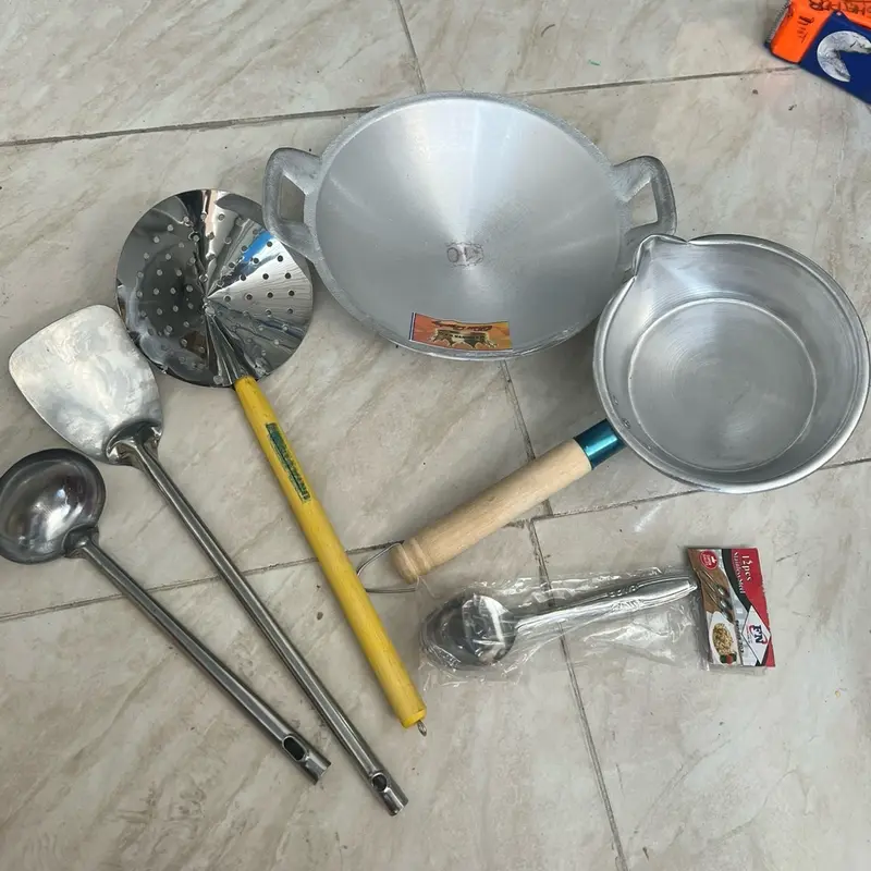 Paket Wajan No 10, Panci Indomie Almunium, Sendok Makan Stainless, Serok Sutil, dan Kuah 0