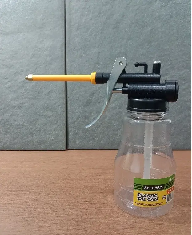 oil can semprotan minyak oli pompa tangan oli botol tempat oli 250 ml Plastik 2