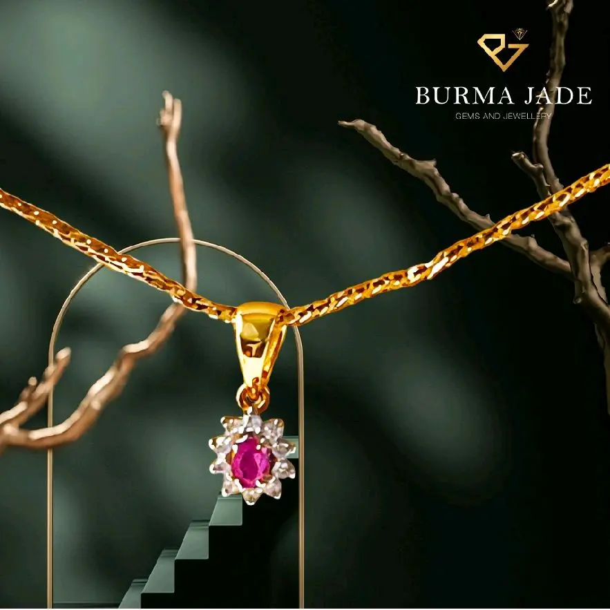 Gold Pendant with Natural Ruby ( Mogkok Myanmar )