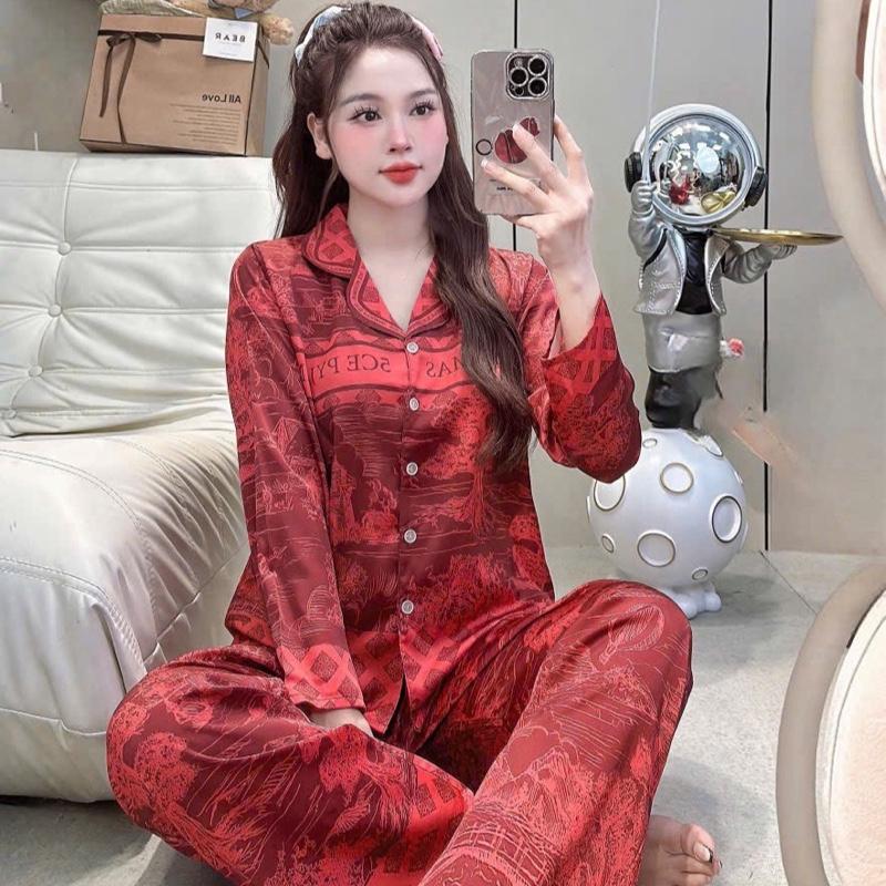 Đồ bộ pijama mẫu rừng đỏ đô vải lụa latin tay dài có 2 size freesize 45-60kg và bigsize 60-75kg