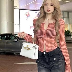 เสื้อซีทรูแขนยาวลายตาราง กระดุมหัวใจใช้งานได้จริง สไตล์สาวแซ่บ