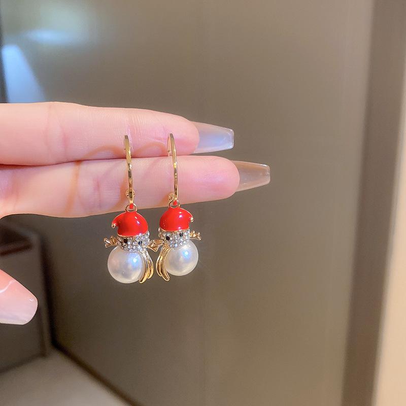 Product Introduction of New autumn and winter silver needle studded pearl snowman Christmas earrings with fashionable design and versatile temperament 3