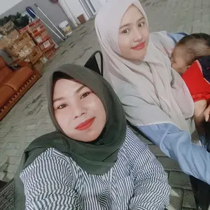 SPF50+ Sunscreen Wajah Sunblock Wajahdan Badan 50g Refreshing Non-GreasySUNBLOCK TABIR SURYA & AFTERSUN TabirSurya Pelembab Dan Pelindung Kulit WhiteningSunscreen UV Protection Premium Lotion sunscreen Mencerahkan Niacinamide Pencerah Vitamin Aging Aging