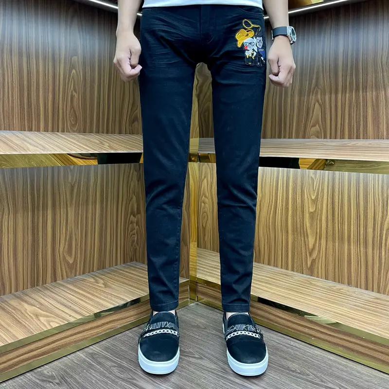 Tổng hợp 8 mẫu quần jeans đen xanh đơn giản có bốn cúc đẹp 2