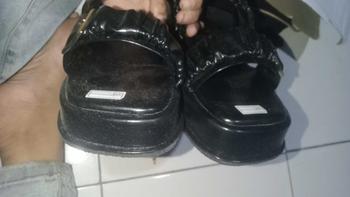 Product Review of Windaili Arumi - Sandal Tali Flatfrom weges Karet Wanita from S**_ 2