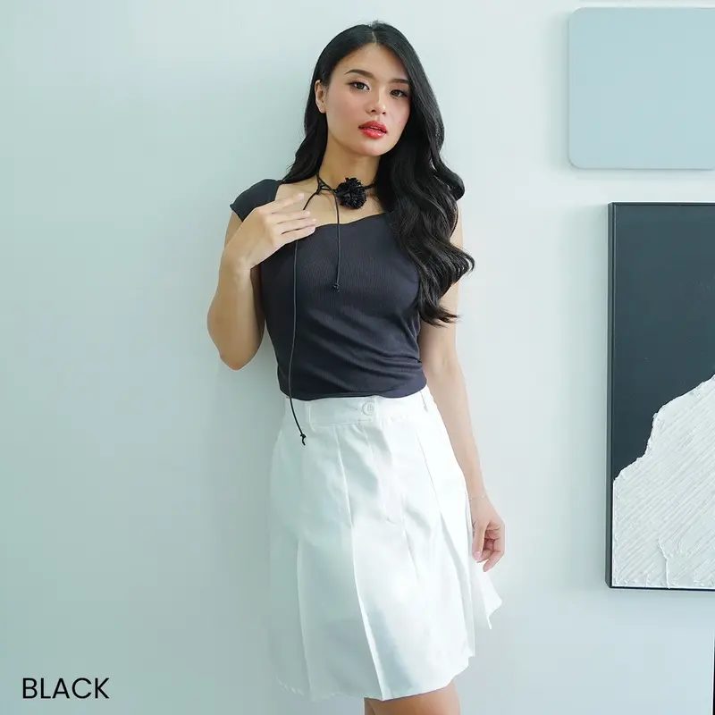 MERINA KNIT atasan seksi dengan aksen cantik di bagian belakang 1