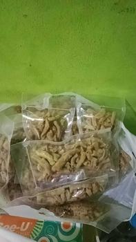 Product Review of 1ball - 2kg   Camilan Keripik usus ayam crispy premium kripik usus original  Cemilan Snack Food Pedas Asin from b**a k**r 0