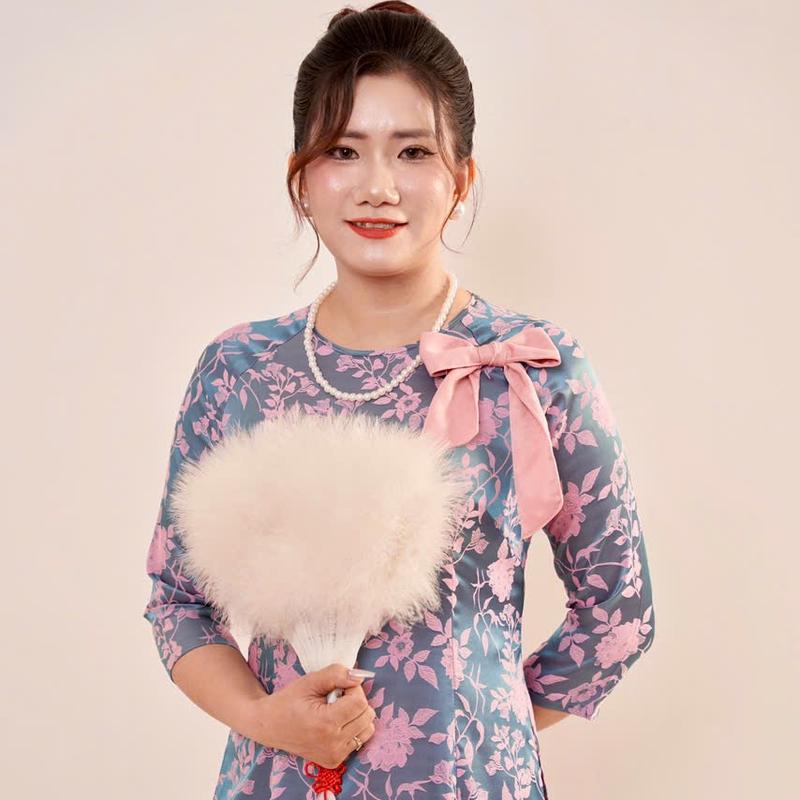 Áo Dài Vải Lụa Gấm cao cấp Kèm 1 Vòng Ngọc Trai Và 1 Kẹp Tóc