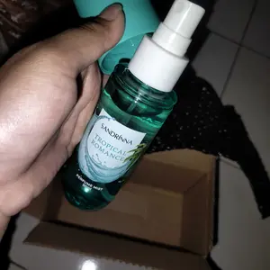 Sandrinna Berry Sparkling / Rose Melody / Caramel Vanilla / Cherry Fairy / Blooming Love / Tropical Romance Parfum mist - Keharuman Romantis & Manis Tahan Lama Halal BPOM