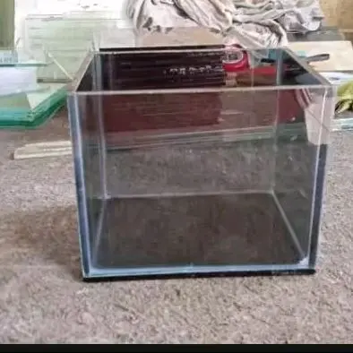 Akuarium mini kubus kaca hitam ukuran 10x10x10