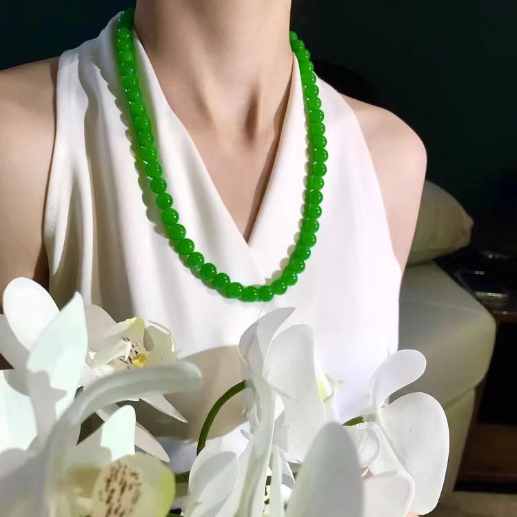 Product Introduction of Authentic Myanmar Jade Necklace Ice Sticky Seed Zhengyang Green Jade Bead Necklace Imperial Green Full Green Handstring Bracelet 4