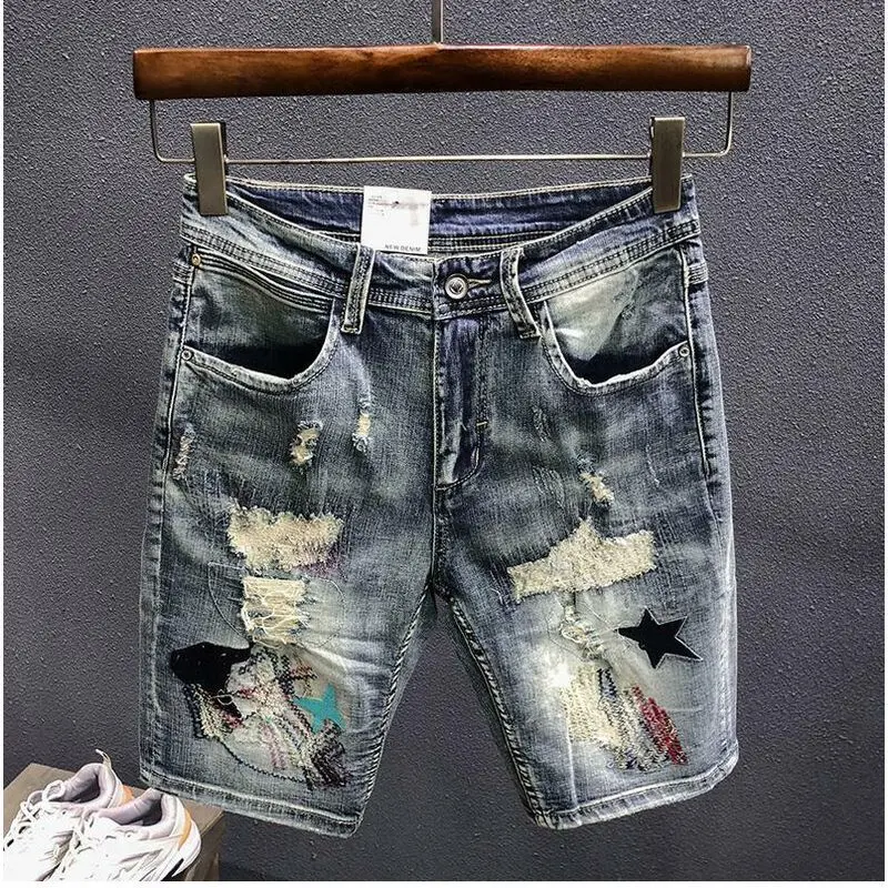 Quần Soóc Denim, Thương Hiệu Thời Trang Thêu Vá, Rách, Phong Cách Hàn Quốc, Hợp Xu hướng, Dài Đến Đầu Gối, Dành Cho Nam Giới, Thích Hợp Cho Mùa Hè, Hàng Mới Về, Dễ Phối Đồ, Phong Cách Ăn Xin