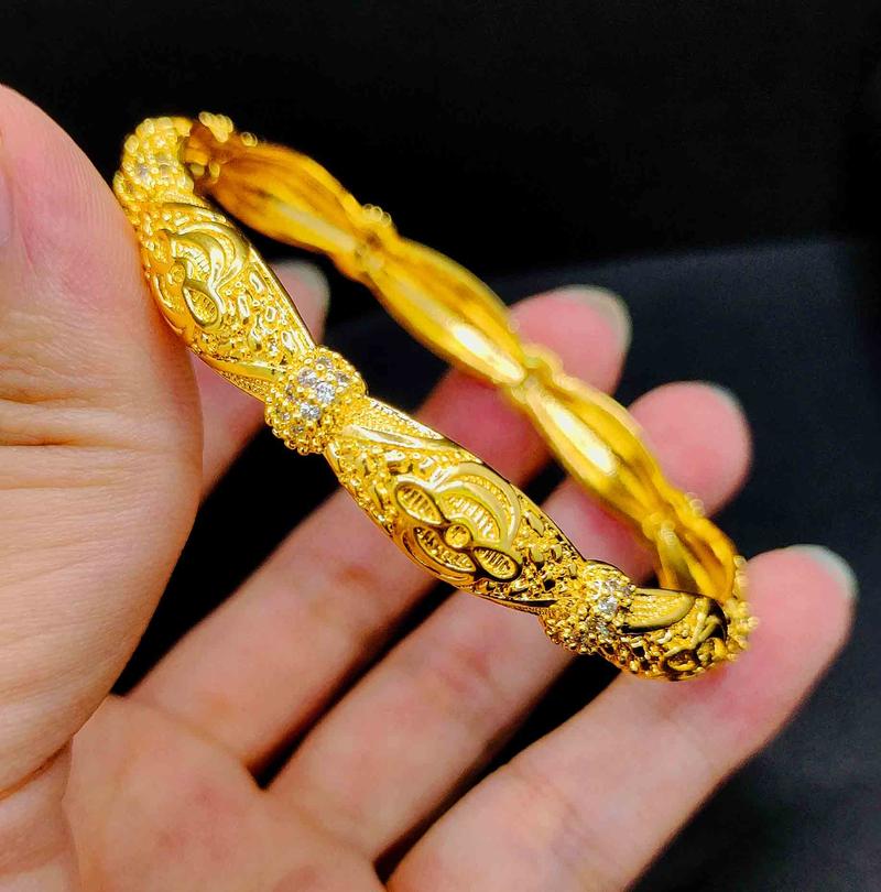 Product Introduction of Hot Selling Wholesale Luxury Fine Engagement Jewelry Embossed Design Bracelet Women Hollow 18k Gold Cuff Bangle For Women Family 10