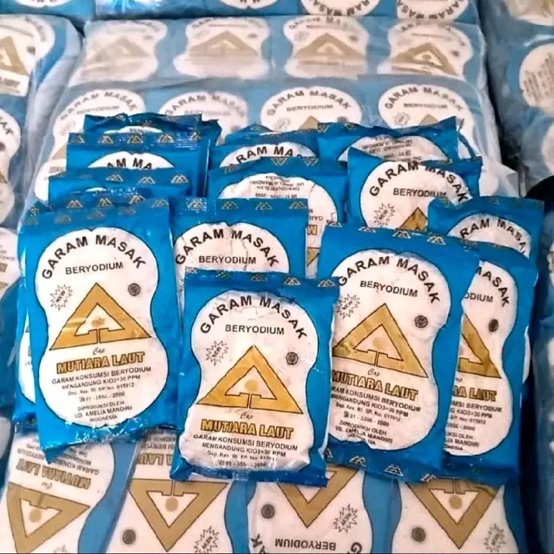 {2 Pcs} garam masak beryodium dan bergizi deskripsi : garam masak beryodium  Depkes RI SP No. 015912 Tersertifikasi SNI 01-3556-2000 3