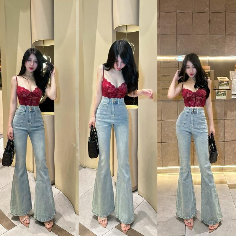 Quần loe jean loe 2 nút túi vuông màu xanh nhạt lưng siêu cao, giãn nhiều. Dáng quần dài loe to mặc hack chán dài miên man nàng ới. Form to co dãn nhiều nên mặc rất thoải mãi. Mix match áo kiểu, sơ mi, thun đi làm đi chơi đều xinh ạ. 339k Dưới 51kg s Dưới