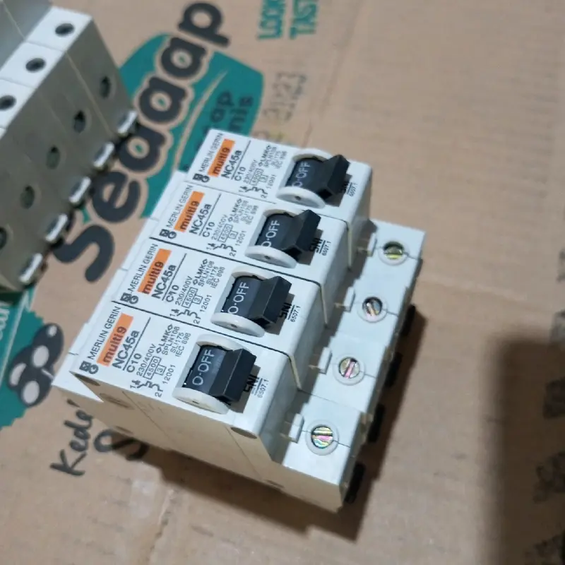 MCB Merlin GERIN kepala hitam multi 1p 2a 4a 6a 10a 16a 20a 25a 32a 40a  Sisa proyek 1