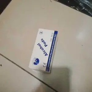 Alkohol Pads Kapas Alkohol / Isi 100Pcs Tissue Alkohol / Antiseptik untuk bersihkan luka