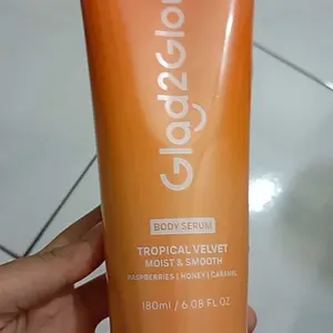 [BPOM]GLAD2GLOW Hydrate & Brighten Body Serum Duo 180ml-Tropical Velvet Moist & Smooth Body Serum G2G body lotion-Deep Moisture + Dark Spot Defense-Niacinamide, Vitamin E, Shea Butter-Tropical Fruit & Creamy Berry Fragrance-brightening white long-lasting