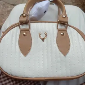 [Beli Lokal] Tas selempang Bahu Wanita Terbaru, Sling bag wanita, Livie bag. free gantungan.