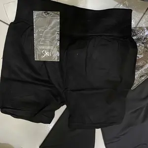 Legging 3/4 Spandek / Celana Legging Pendek 3/4 Spandeks / Legging Pendek Spandeks / Celana Legging Pendek Wanita Polos