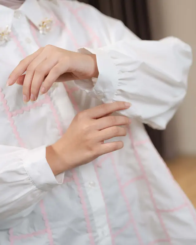 Mayoutfit Zeeva Shirt | Kemeja Poplin Wanita Detail Renda Bordir 7