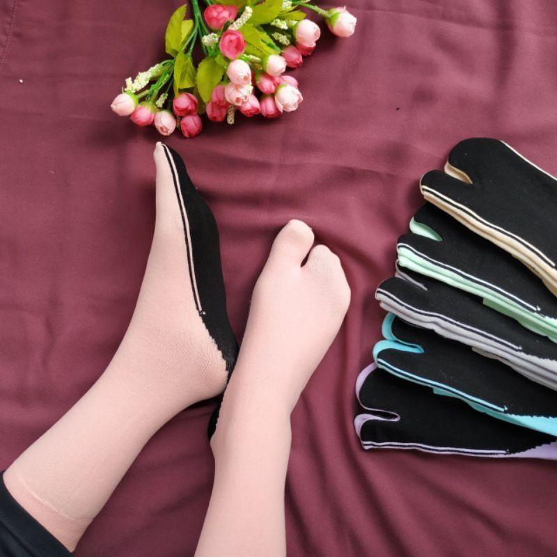 3 Pasang Kaos Kaki Panjang Muslimah Jempol Telapak Hitam Warna Coklat Wanita Dewasa 1