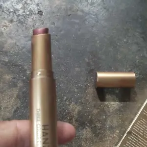 HANZION【COD】Tutup Mata 3 Warna Gradient untuk Pemula! Stik eyeshadow ini tahan air dan keringat, dengan tekstur matte dan shimmer, mudah diaplikasikan, tahan lama, dan dapat membantu Anda dengan mudah menciptakan mata yang memesona!
