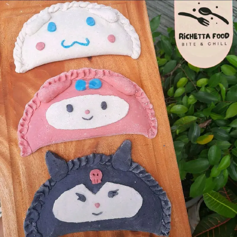 [REAL PICT] Dapat 3 CIRENG JUMBO SANRIO (Kuromi, My Melody, Cinnamoroll) isi ayam suwir/keju Food Frozen Aci 0
