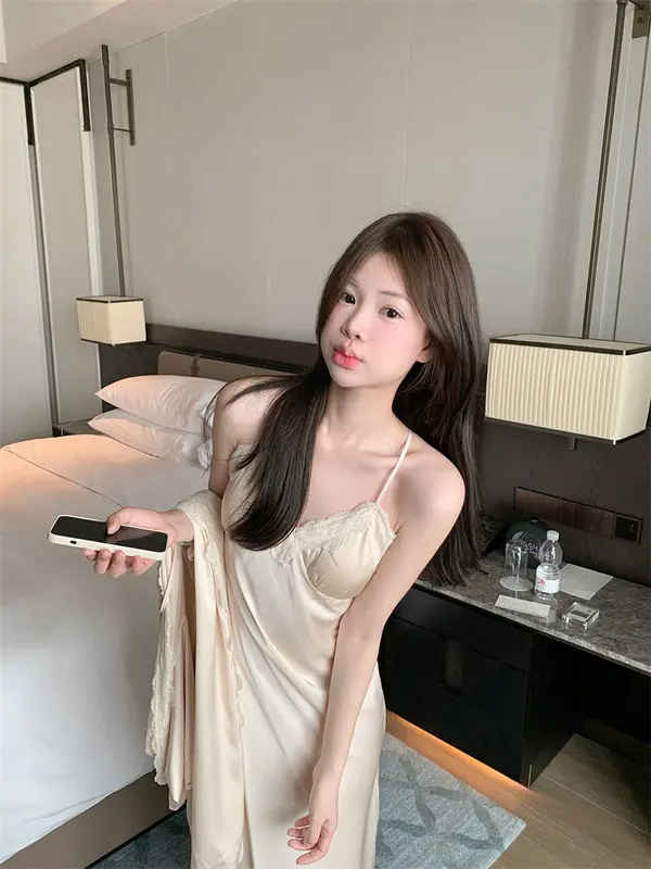 Set váy ngủ kèm choàng mặc nhà cổ V tay loe lụa mềm cho nữ - L0100 lụa sexy kèm choàng 1