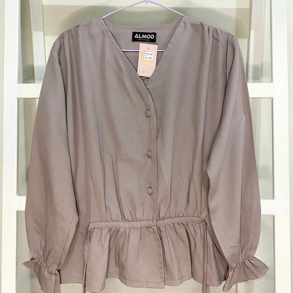Blouse Wanita Casual Kerut Pinggang Nude - Atasan