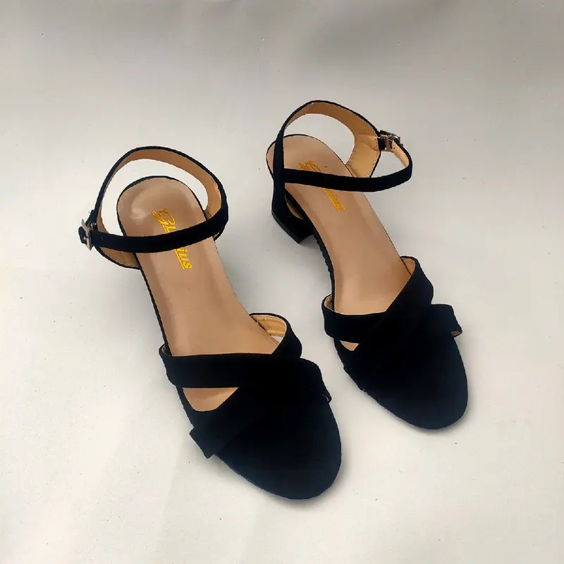 Sandal High Heels Wanita Terbaru Hitam Hak 5cm dan Sol Karet Tidak Licin 3