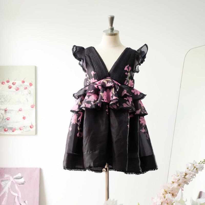 ONONMADE Onyx Dress Đầm ngắn Chất liệu: vải xô hàn in chuyển nhiệt hoa.