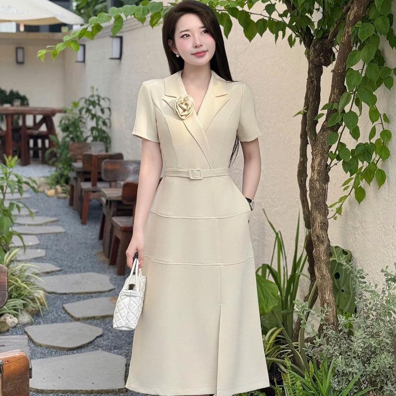 Váy Đầm Thiết Kế Ella Desgin dành cho nữ kiểu dáng midi cổ bẻ ( tặng kèm cham cài hoa ) phối dây blet may liền theo áo phù hợp mặc đi làm đi chơi , có bigsize B19