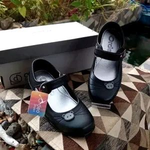 Sepatu sekolah hitam anak perempuan tk uk 30-35 kwalitas original premium terbaru kekinianu