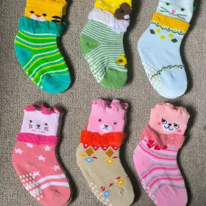 kaos kaki muat dari usia 3bulan sampai 3 tahun