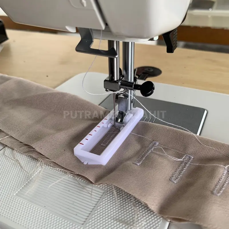 ￼Sepatu Lubang Kancing Portabel / Buttonhole Foot untuk Mesin Jahit Portable