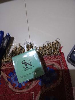 Product Review of CREAM SIANG SUNSCREEN SN GLOWING Memutihkan Wajah Mencerahkan from a**2 0