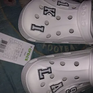 Serbaguna 1PCS PVC Luminous & Non Luminous Huruf Inggris merah muda B&W DIY Number Karakter Kartun Lucu A-Z Sandal pin Sepatu Tempelan Aksesoris Sepatu Menghias Unisex Kids Party Gift