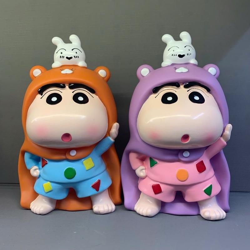 [ Sẵn hàng] Shin Bút Chì Đựng Tiết Kiệm Mô Hình Shin Áo Mưa Decor Trang Trí Làm Quà Tặng Cho Bé