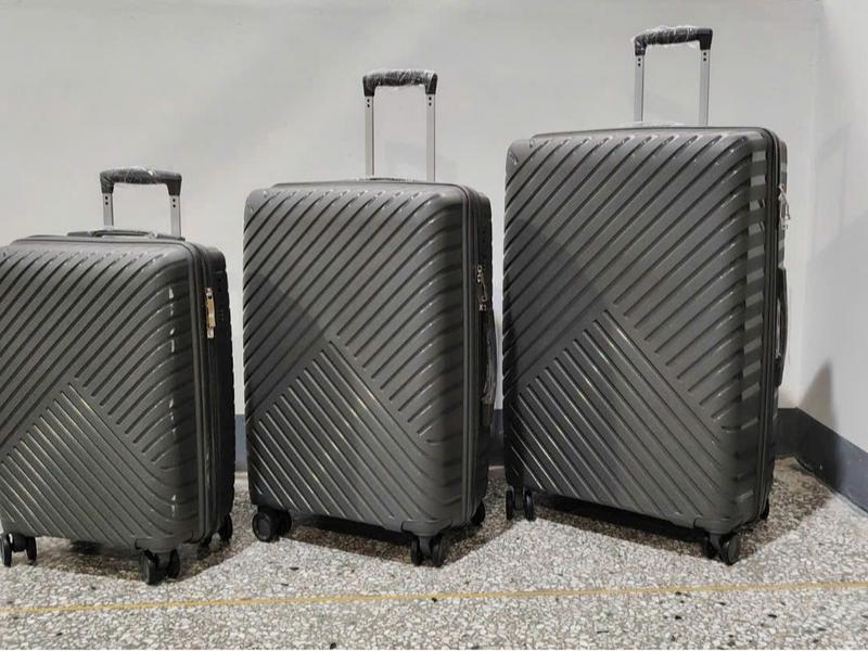 ( Nhựa pp chống bể ) Vali kéo nhựa pp hàng nhập size 20/24/28 4 bánh xe quay 360 độ . Mẫu mới 2024 đồng tông , tặng TÚI ĐỰNG GIÀY . Lỗi , trầy shop đổi miễn phí . Bảo hành 2 năm