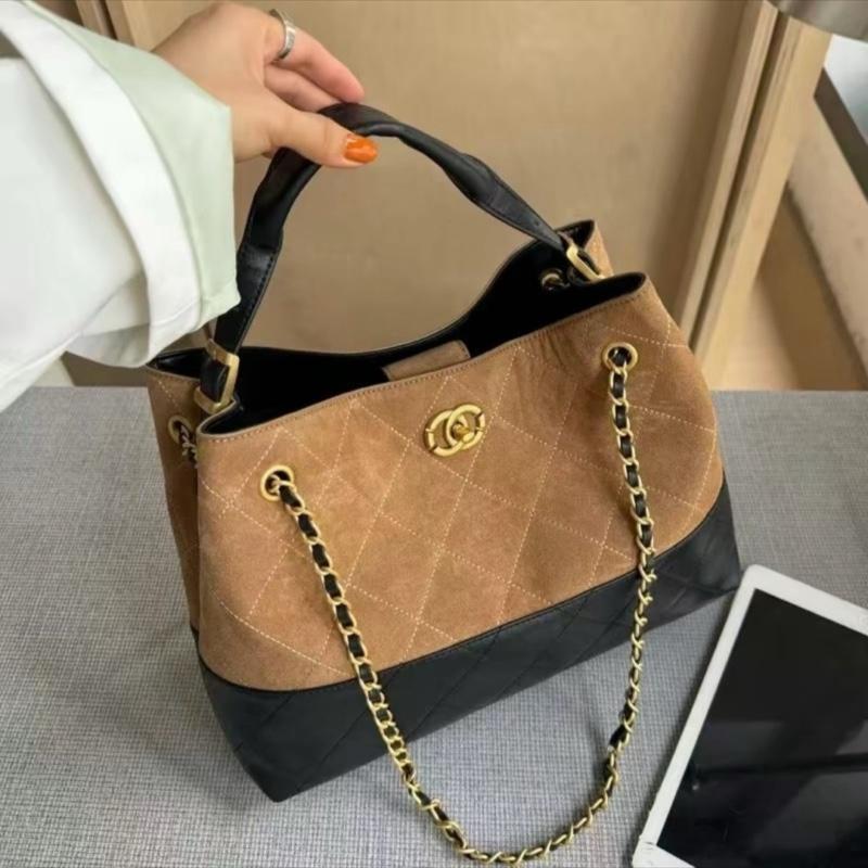 Túi xách nữ da lộn size 30 kẹp nách đeo chéo dang túi khoá xoay và khoá tròn không có khoá kéo ạ form da dày dặn đứng form hàng y ảnh phù hợp đi du lịch đi cafe