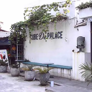 【Hadiah Hari Raya Hadiah Lebaran】Kamera Digital Retro Mini Ultra HD dengan Layar Flip Kamera Jempol Portabel untuk Foto & 1.47 inch Default 75MP Video Desain Retro Kompak dengan Lampu LED Cocok untuk Vlog Traveling dan Pemotretan Outdoor V380 Smart Camera